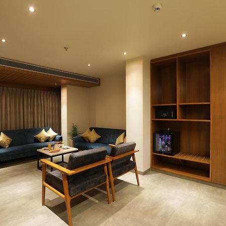 Tara Suns Hotel วาโดดารา ภายนอก รูปภาพ