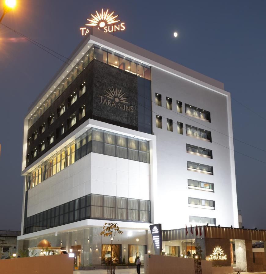 Tara Suns Hotel วาโดดารา ภายนอก รูปภาพ