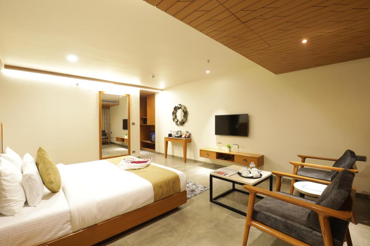 Tara Suns Hotel วาโดดารา ภายนอก รูปภาพ