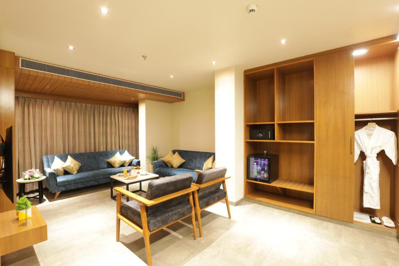 Tara Suns Hotel วาโดดารา ภายนอก รูปภาพ