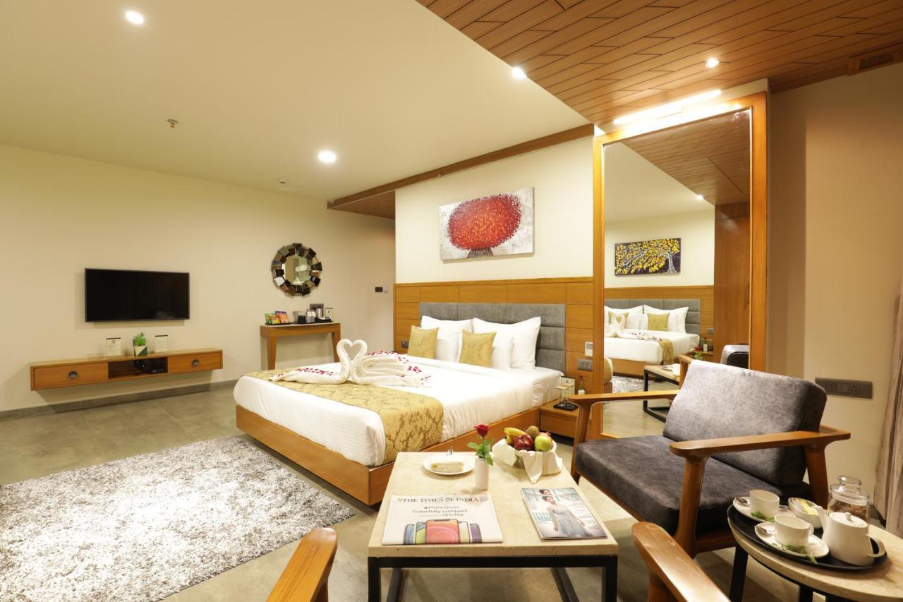 Tara Suns Hotel วาโดดารา ภายนอก รูปภาพ