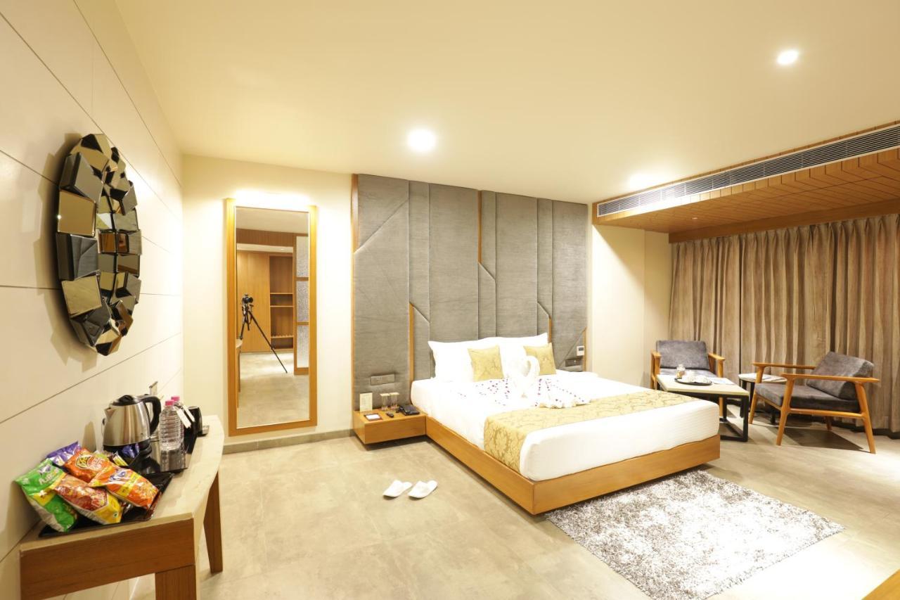 Tara Suns Hotel วาโดดารา ภายนอก รูปภาพ