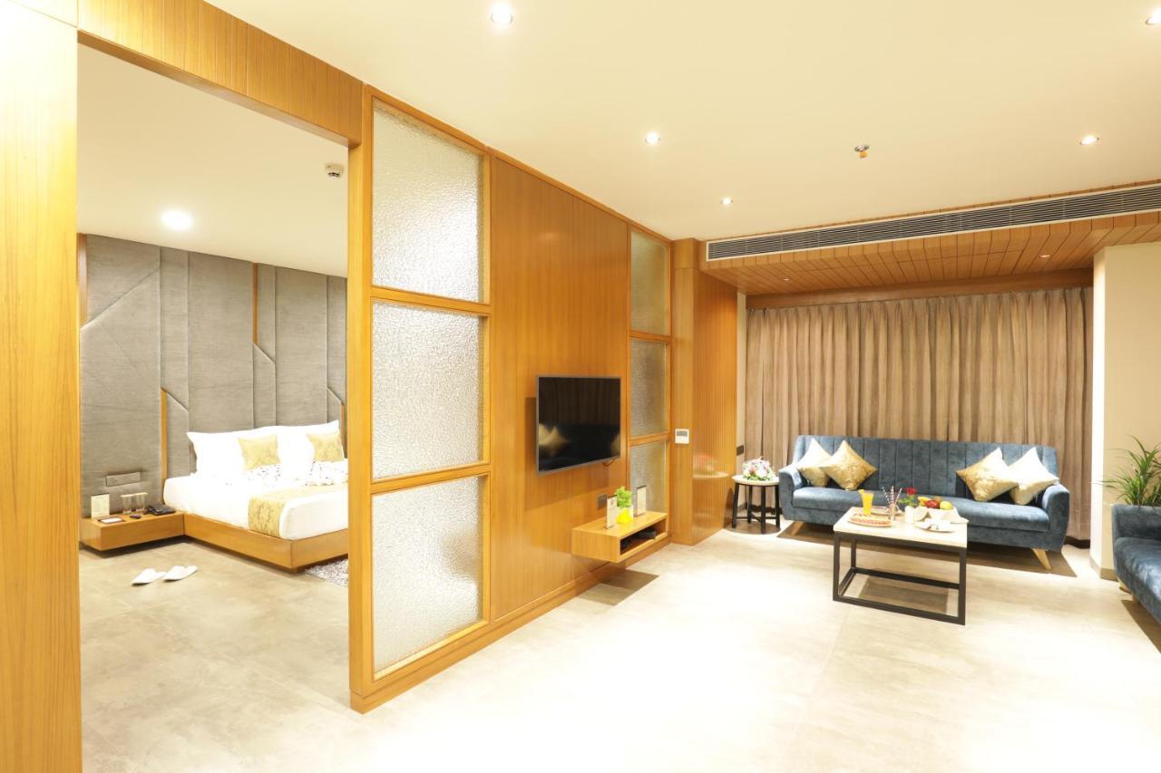 Tara Suns Hotel วาโดดารา ภายนอก รูปภาพ