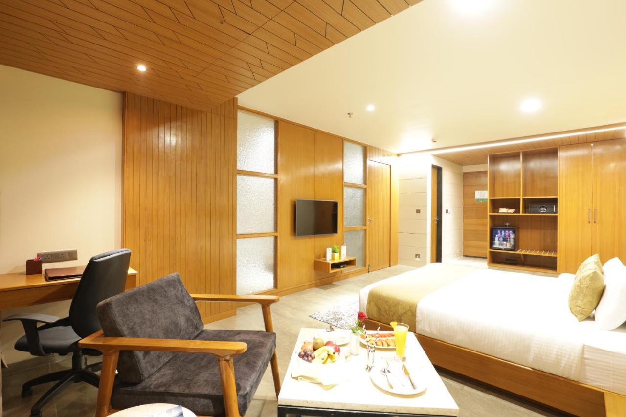 Tara Suns Hotel วาโดดารา ภายนอก รูปภาพ