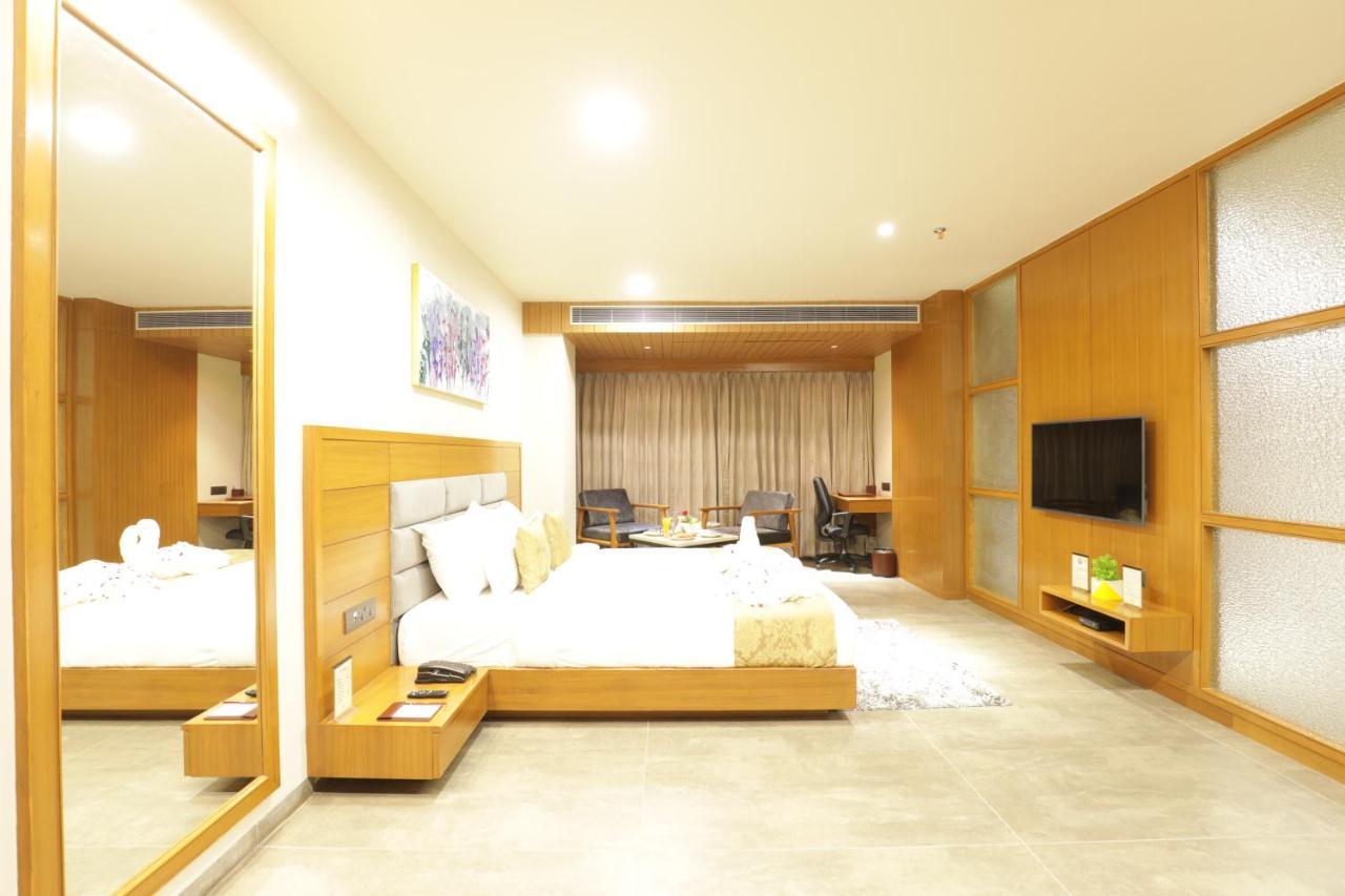 Tara Suns Hotel วาโดดารา ภายนอก รูปภาพ