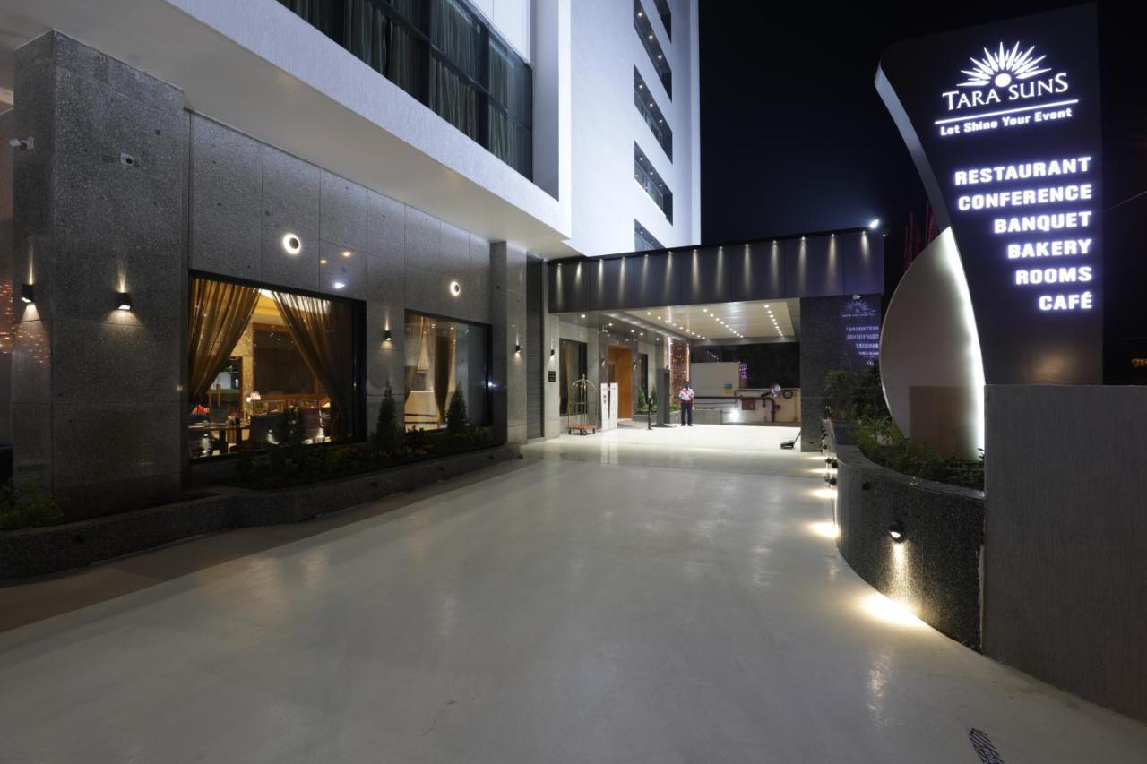 Tara Suns Hotel วาโดดารา ภายนอก รูปภาพ