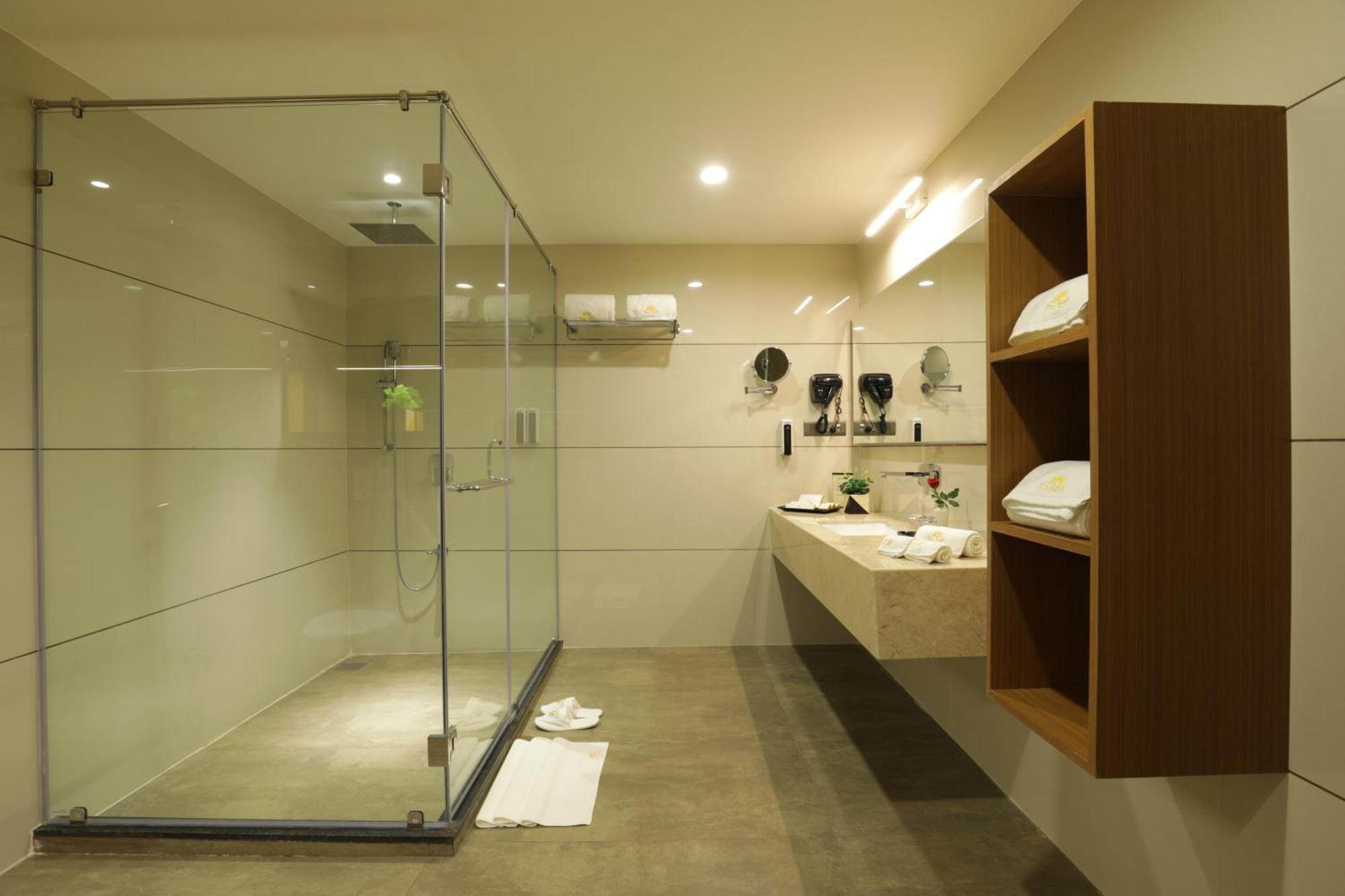 Tara Suns Hotel วาโดดารา ภายนอก รูปภาพ
